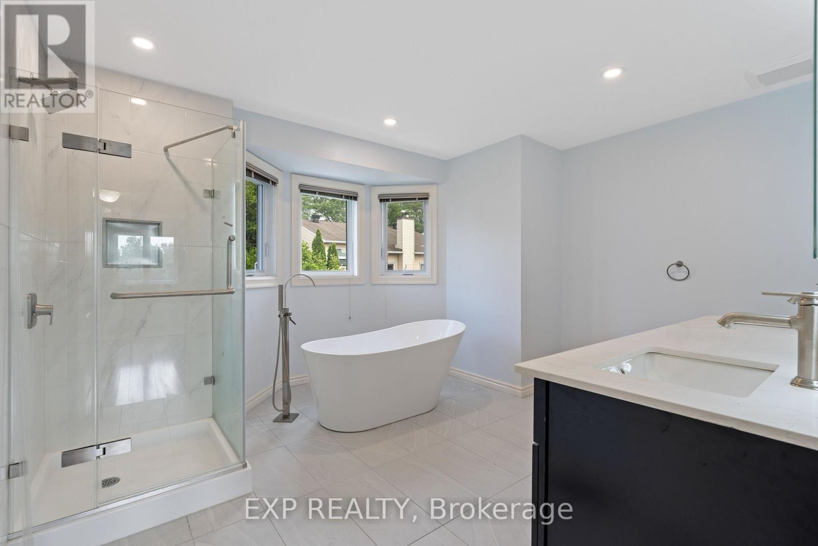 1552 BLOHM DRIVE photo 22