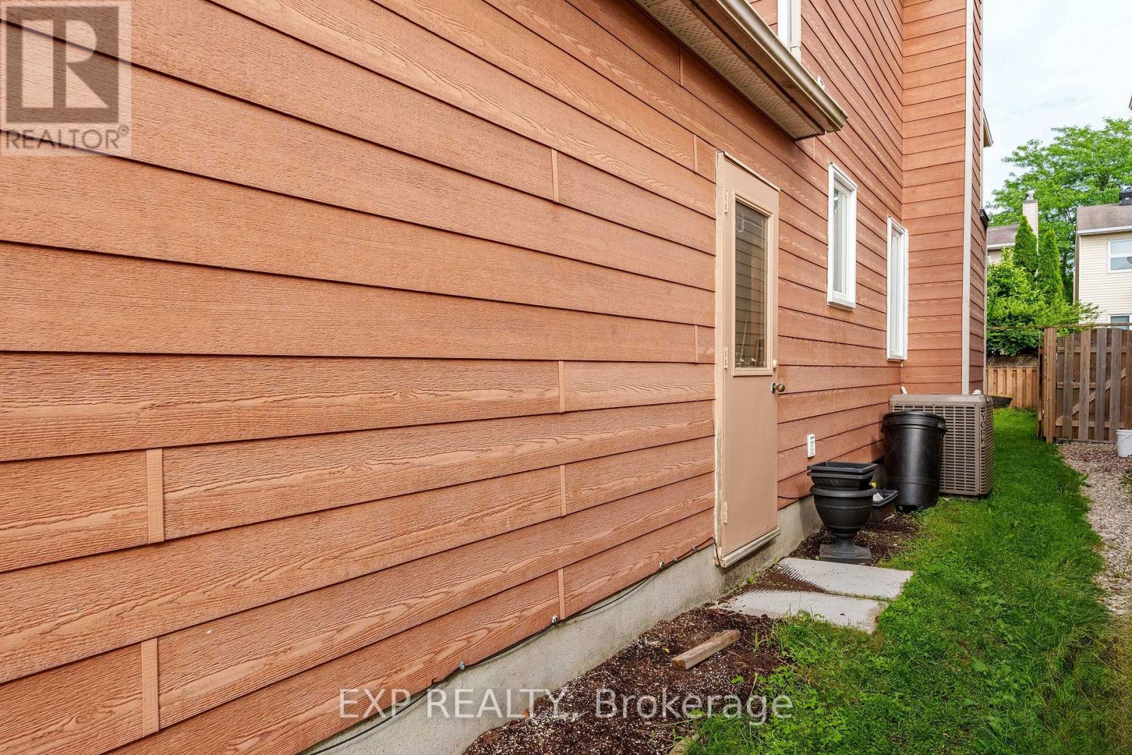 1552 BLOHM DRIVE photo 31