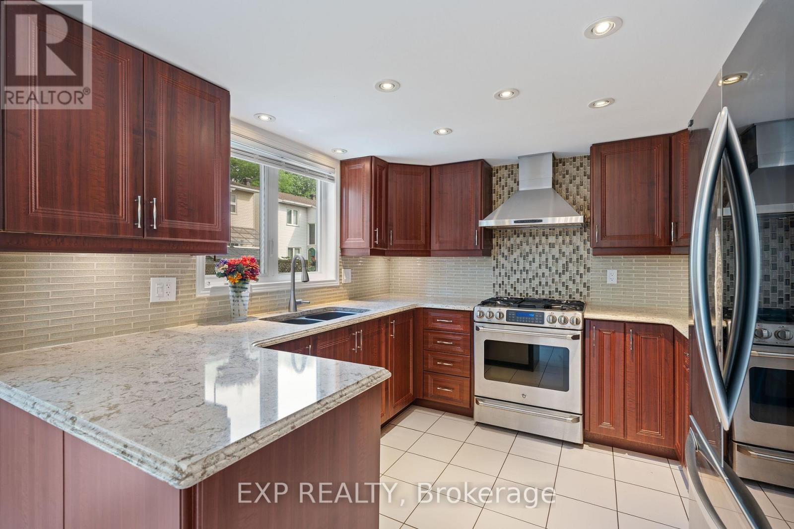 1552 BLOHM DRIVE photo 12