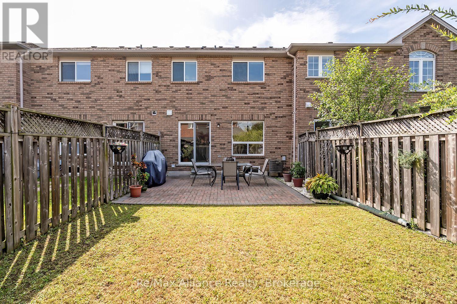 2155 REDSTONE CRESCENT - 32