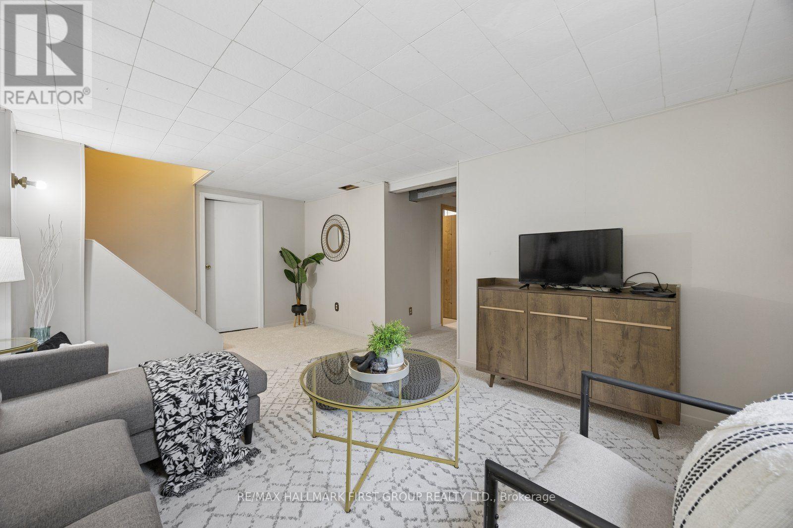 4 LOWDER PLACE - 31
