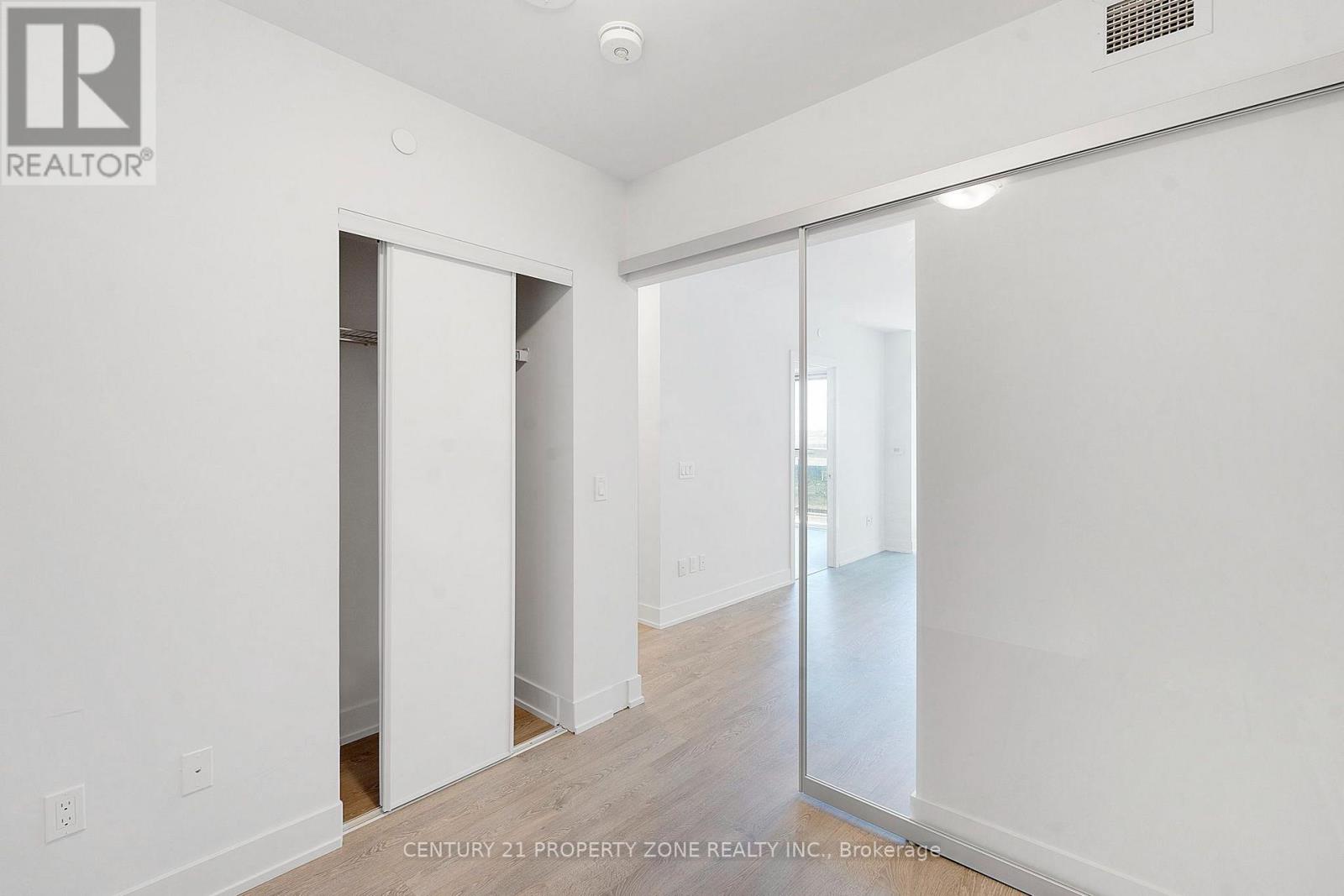 #1015 2550 SIMCOE STREET N - 13