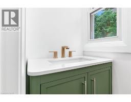 2pc Bathroom - 304 Park Street, Dundas, ON L9H1Y9 Photo 9