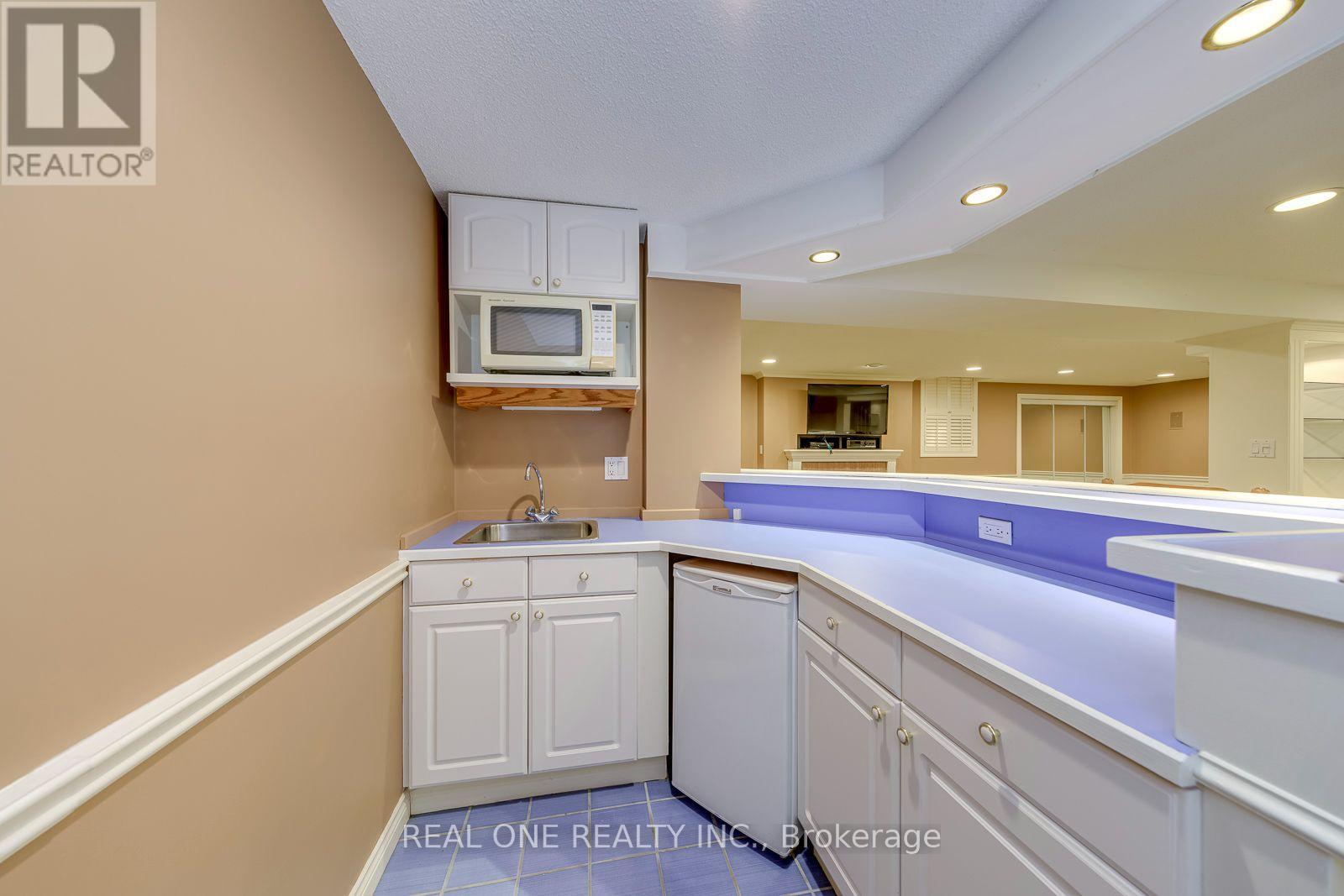 3944 GLAMIS COURT - 29