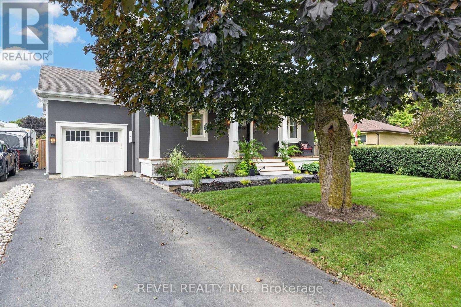 Photo of 100 ROBINWOOD CRESCENT