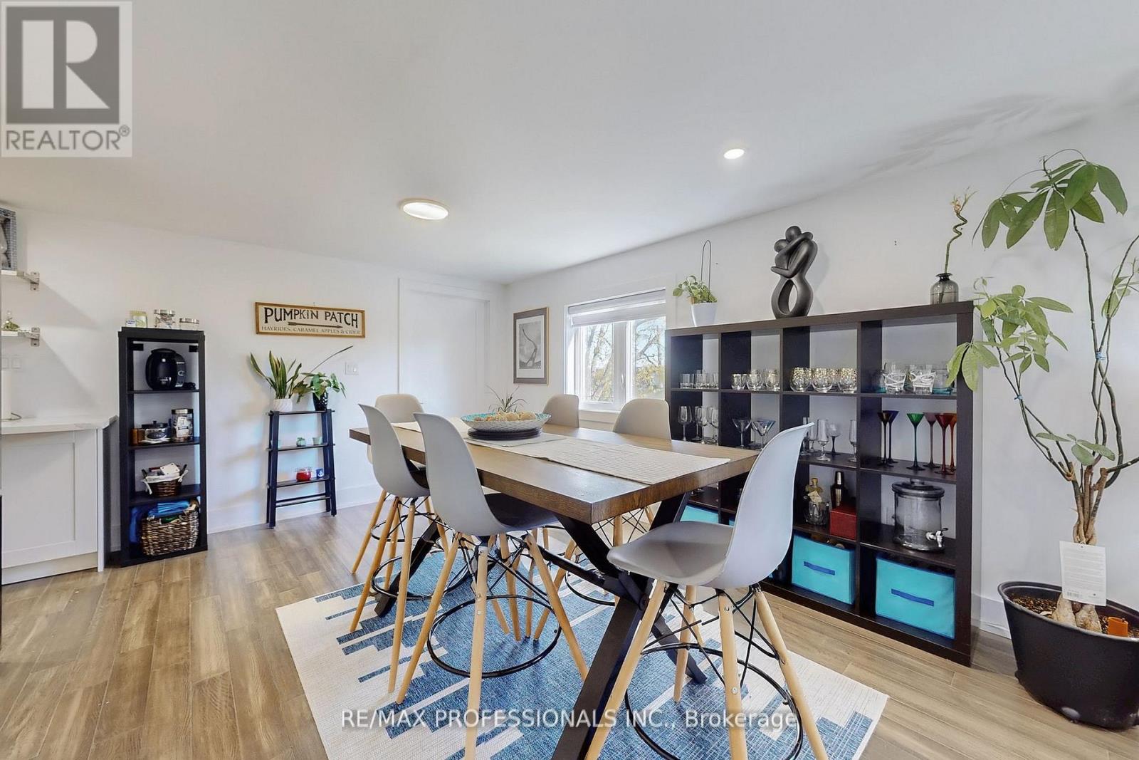 4 MARTIN GROVE ROAD - 25