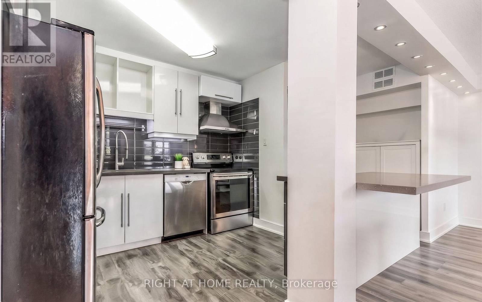Photo of 305 - 1300 MISSISSAUGA VALLEY BOULEVARD