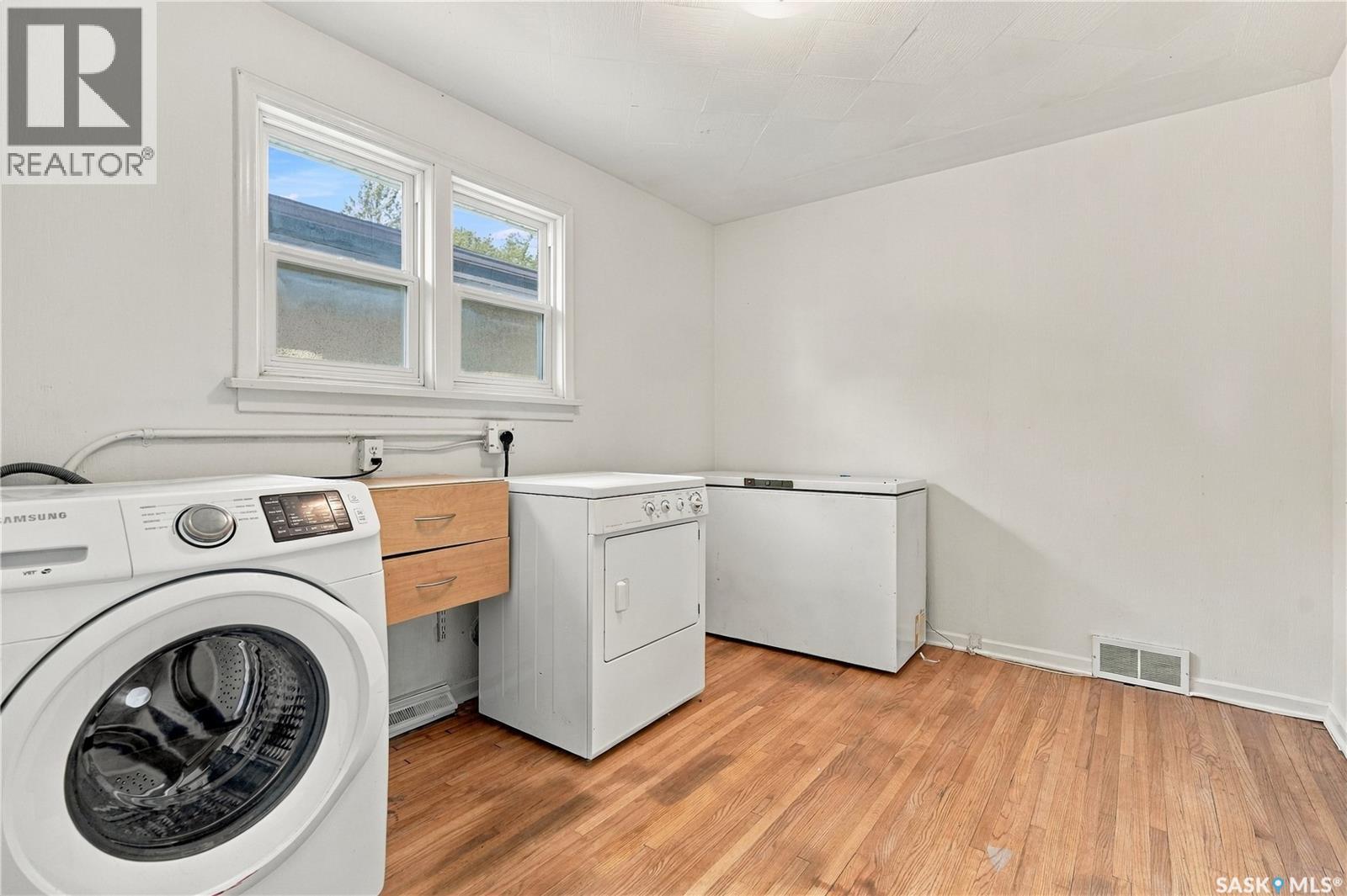 2250 MacKay STREET - 20