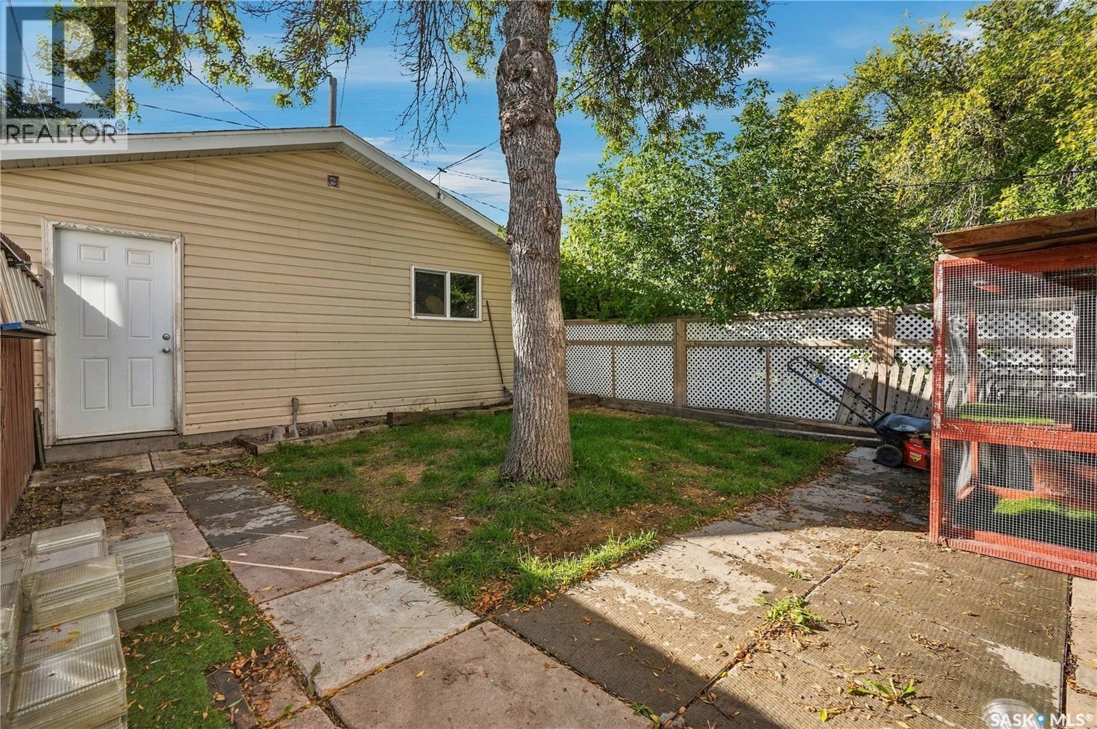2250 MacKay STREET - 37