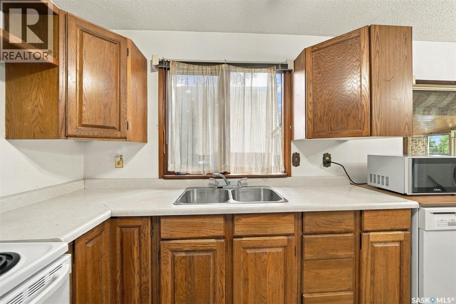 502 MICHENER WAY - 10