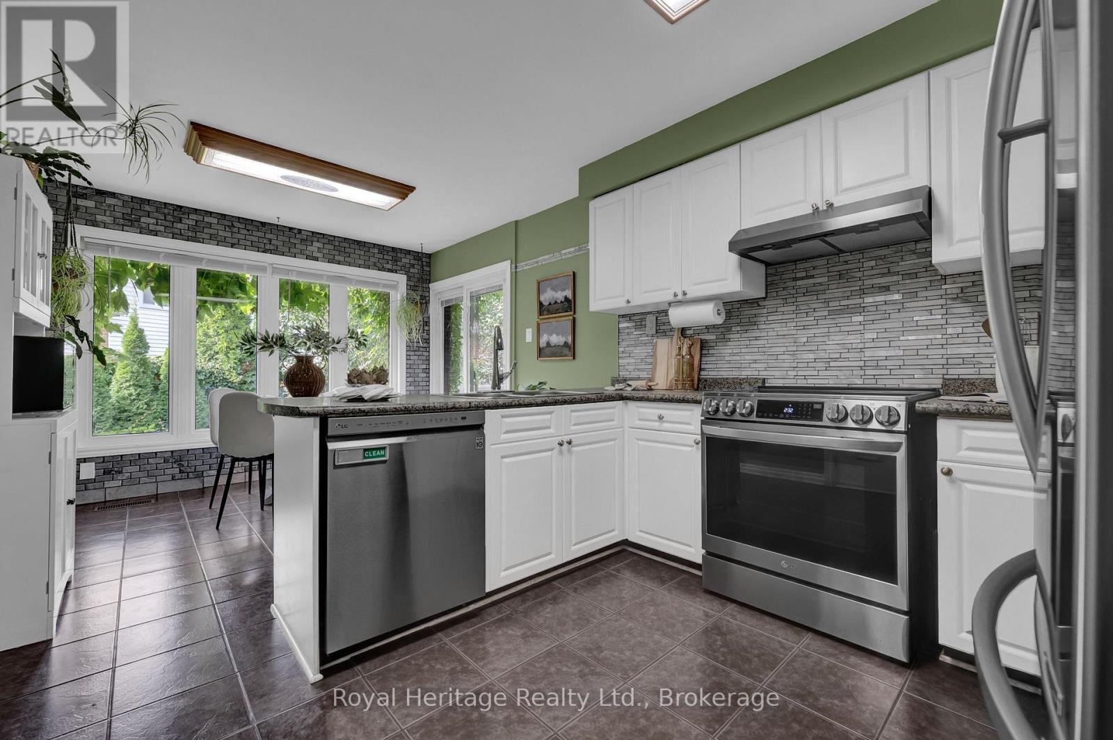 88 HART BOULEVARD - 13