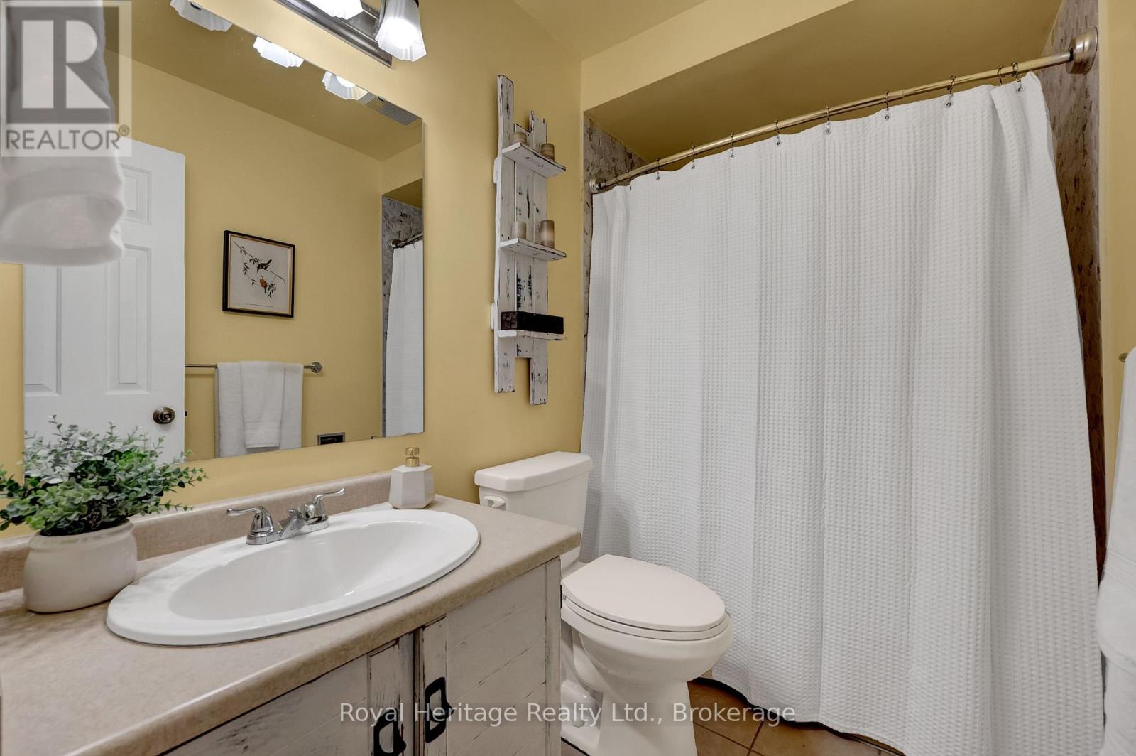 88 HART BOULEVARD - 22