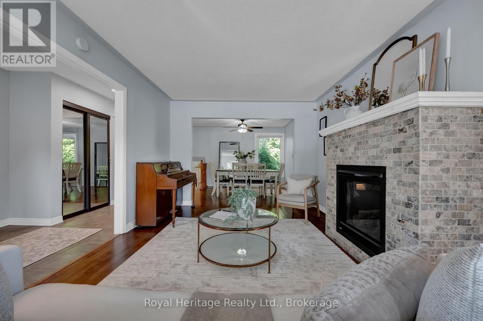 88 HART BOULEVARD - 8