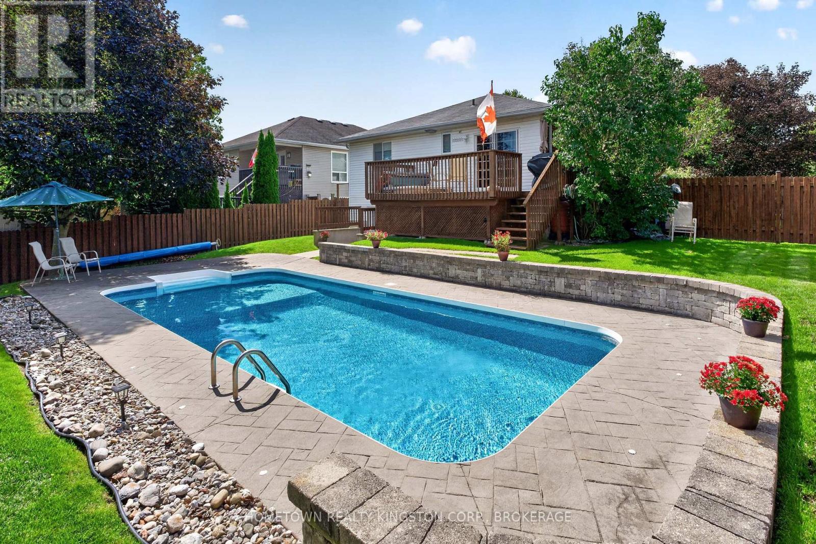 540 SACKVILLE CRESCENT - 23