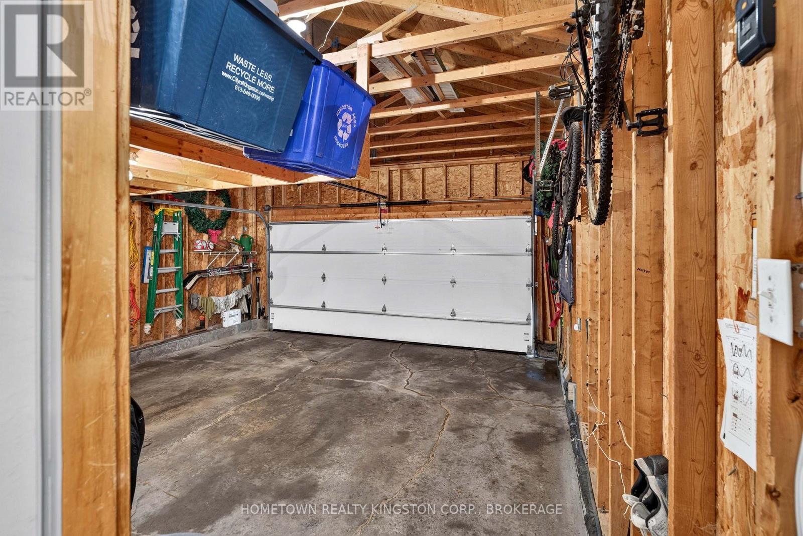 540 SACKVILLE CRESCENT - 25