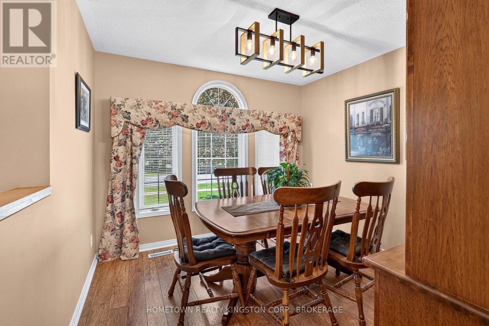 540 SACKVILLE CRESCENT - 5