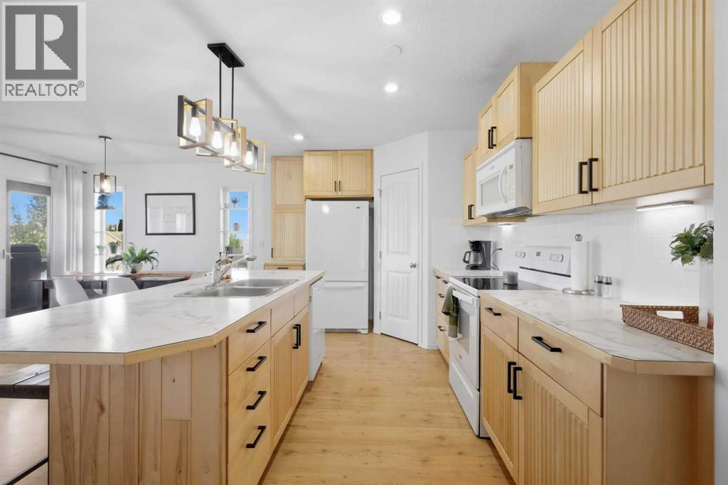 Kitchen with Bar Island
