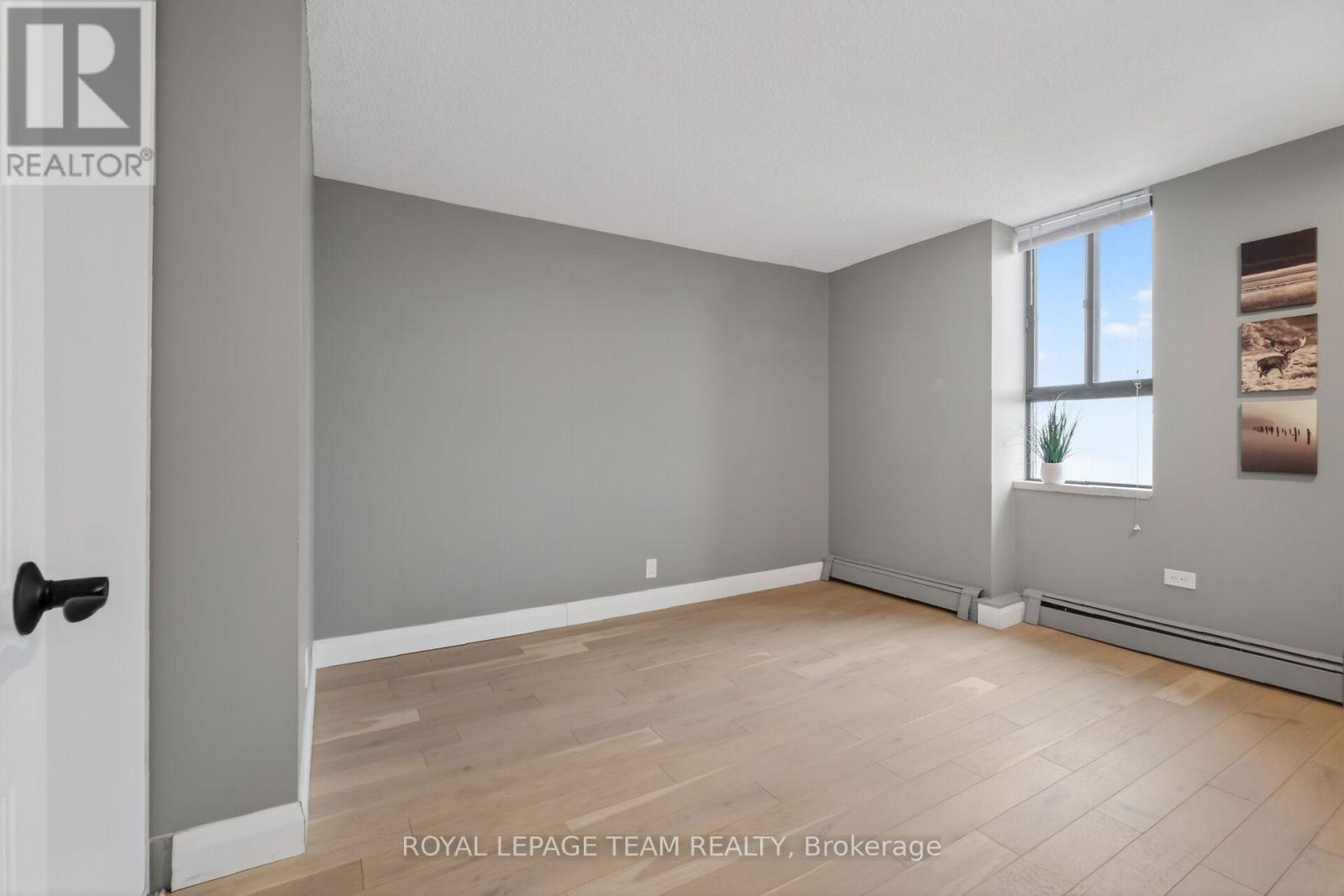 2 Bed, 1 Bath House for Sale in Ottawa – 2012 – 515 ST LAURENT BOULEVARD, Ottawa – MLS# X13801520 - Image 19