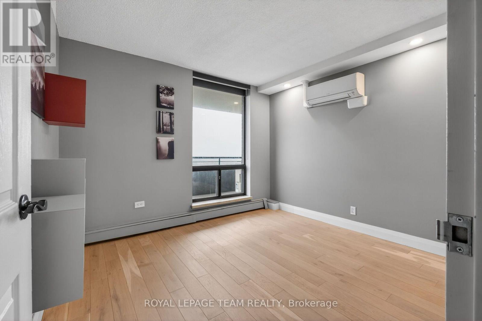 2 Bed, 1 Bath House for Sale in Ottawa – 2012 – 515 ST LAURENT BOULEVARD, Ottawa – MLS# X13801520 - Image 22