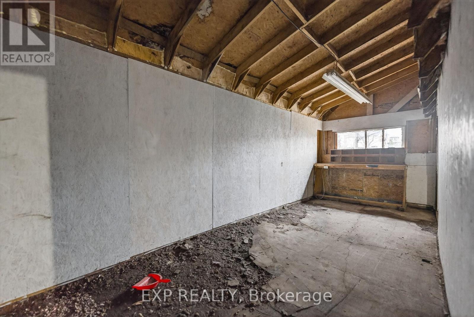 4576 FOURTH AVENUE - 40