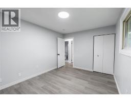 Living room - 1104 Overlea Crescent, Sarnia, ON N7S4E7 Photo 11