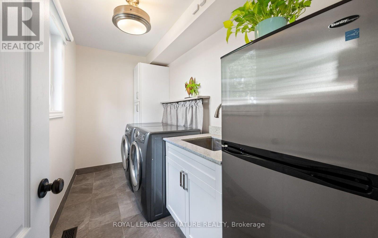 42 SHIELDMARK CRESCENT - 16