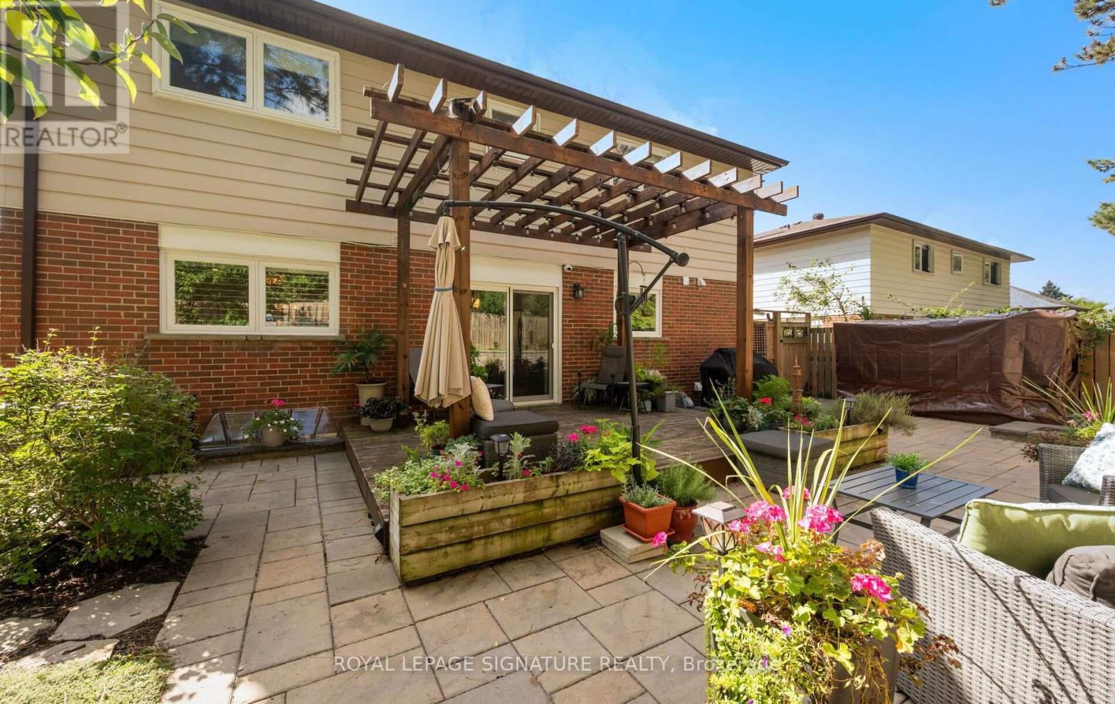 42 SHIELDMARK CRESCENT - 37