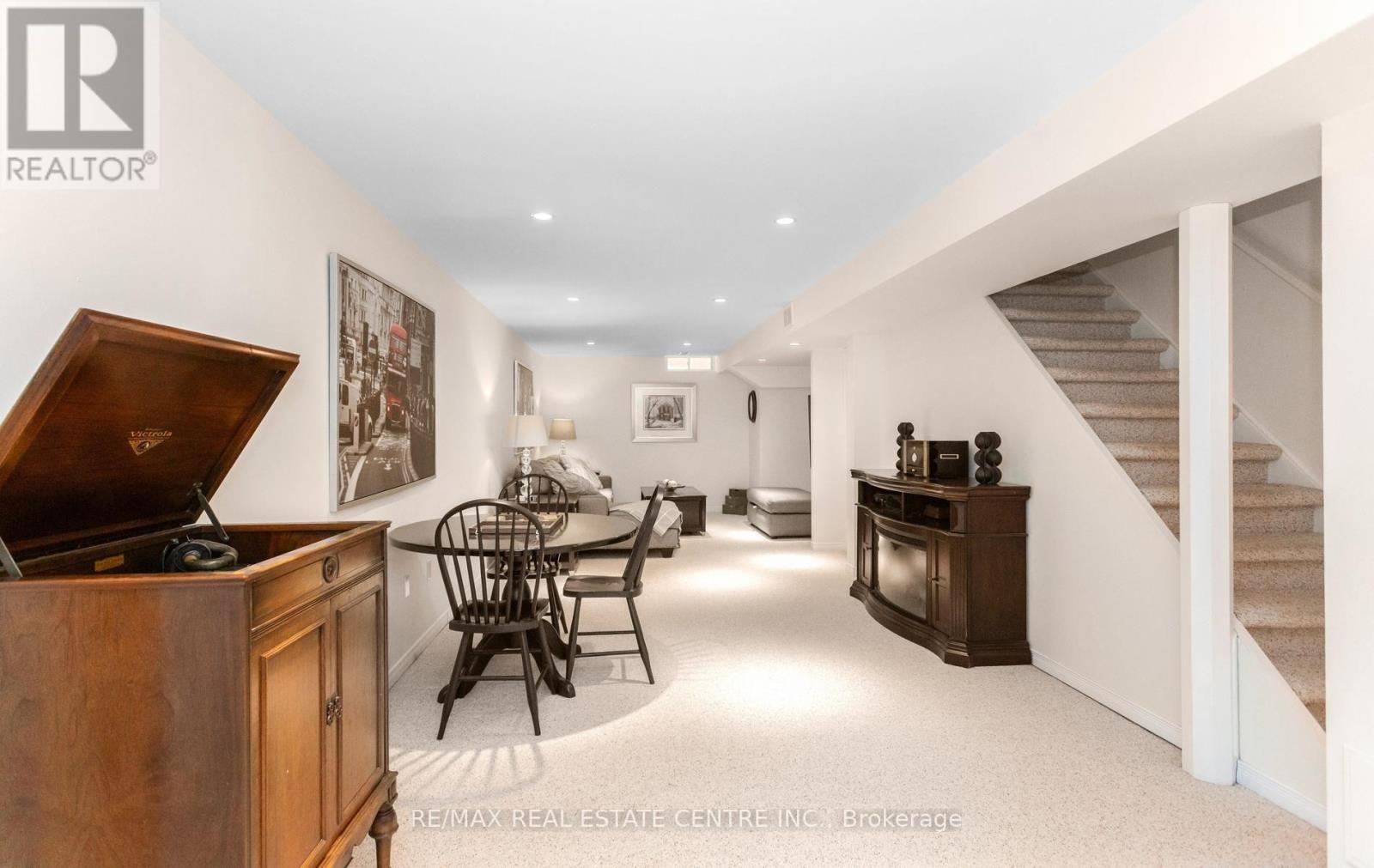 40 HEPBURN CRESCENT N - Image 33