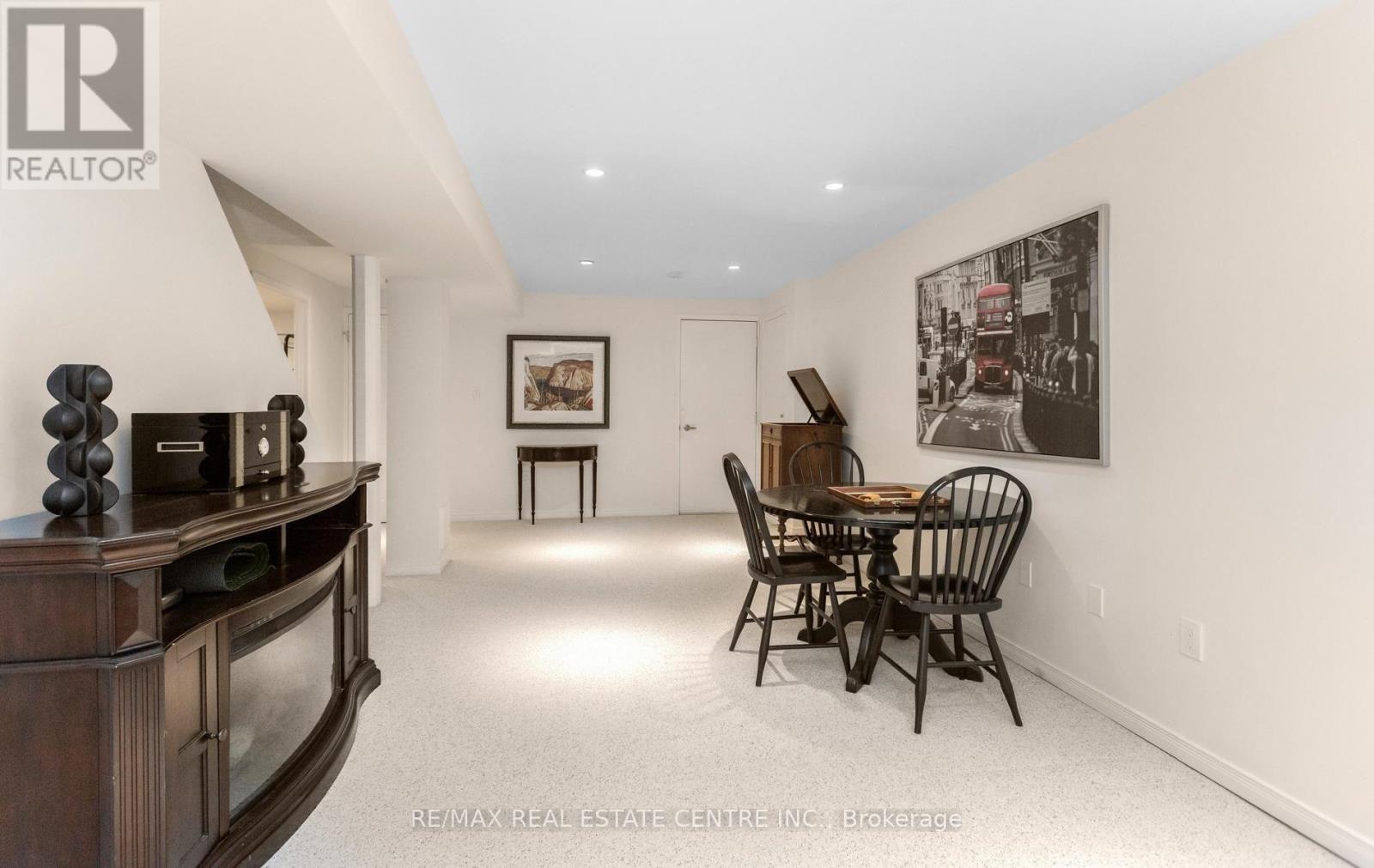 40 HEPBURN CRESCENT N - Image 37
