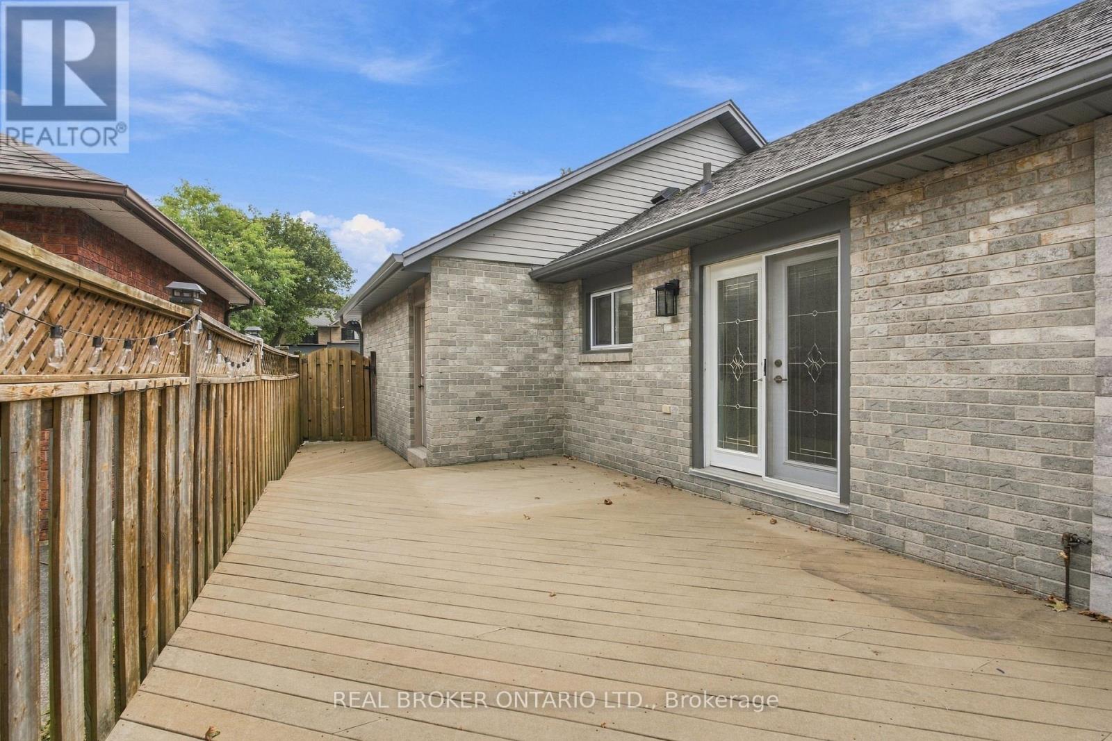 1249 THORPE ROAD - 28