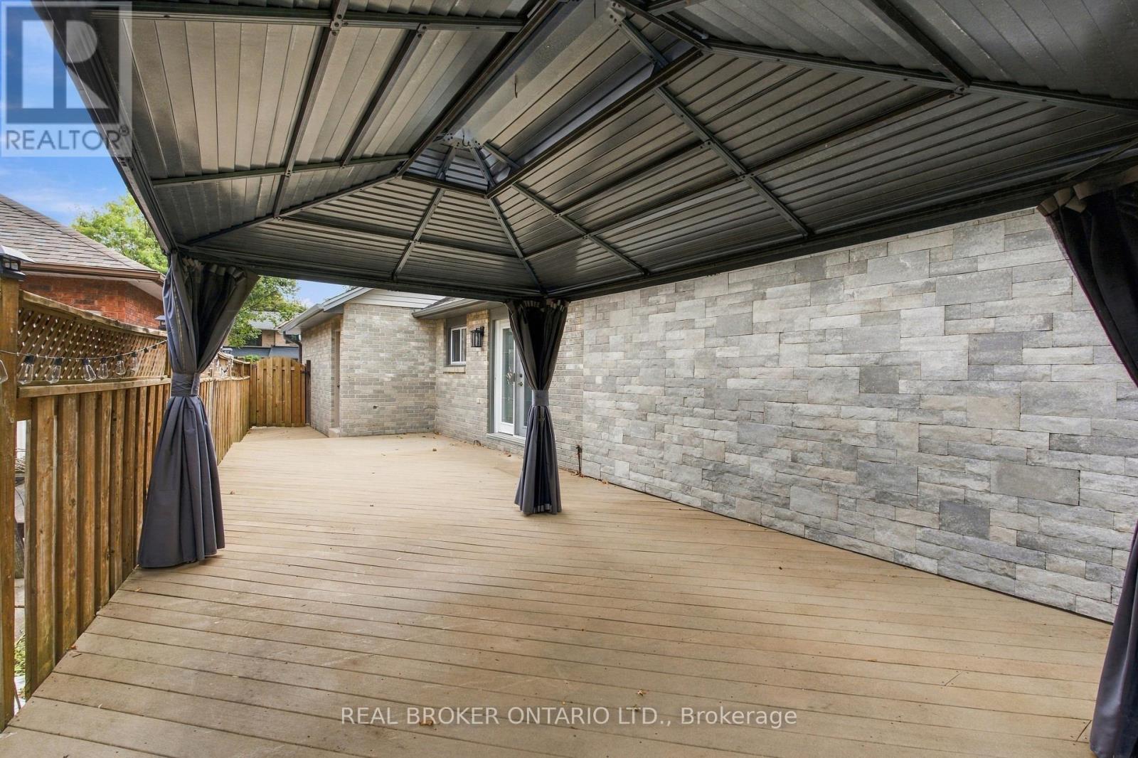 1249 THORPE ROAD - 29
