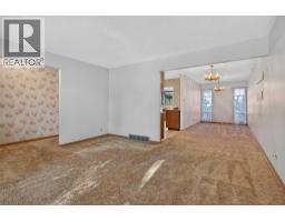 Bedroom - 3819 Charleswood Drive Nw, Calgary, AB T3A0T5 Photo 6
