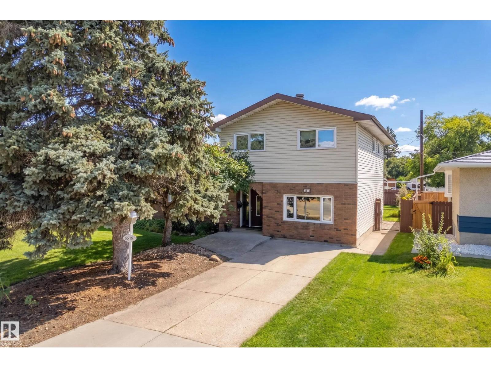 8818 161 ST NW - 3