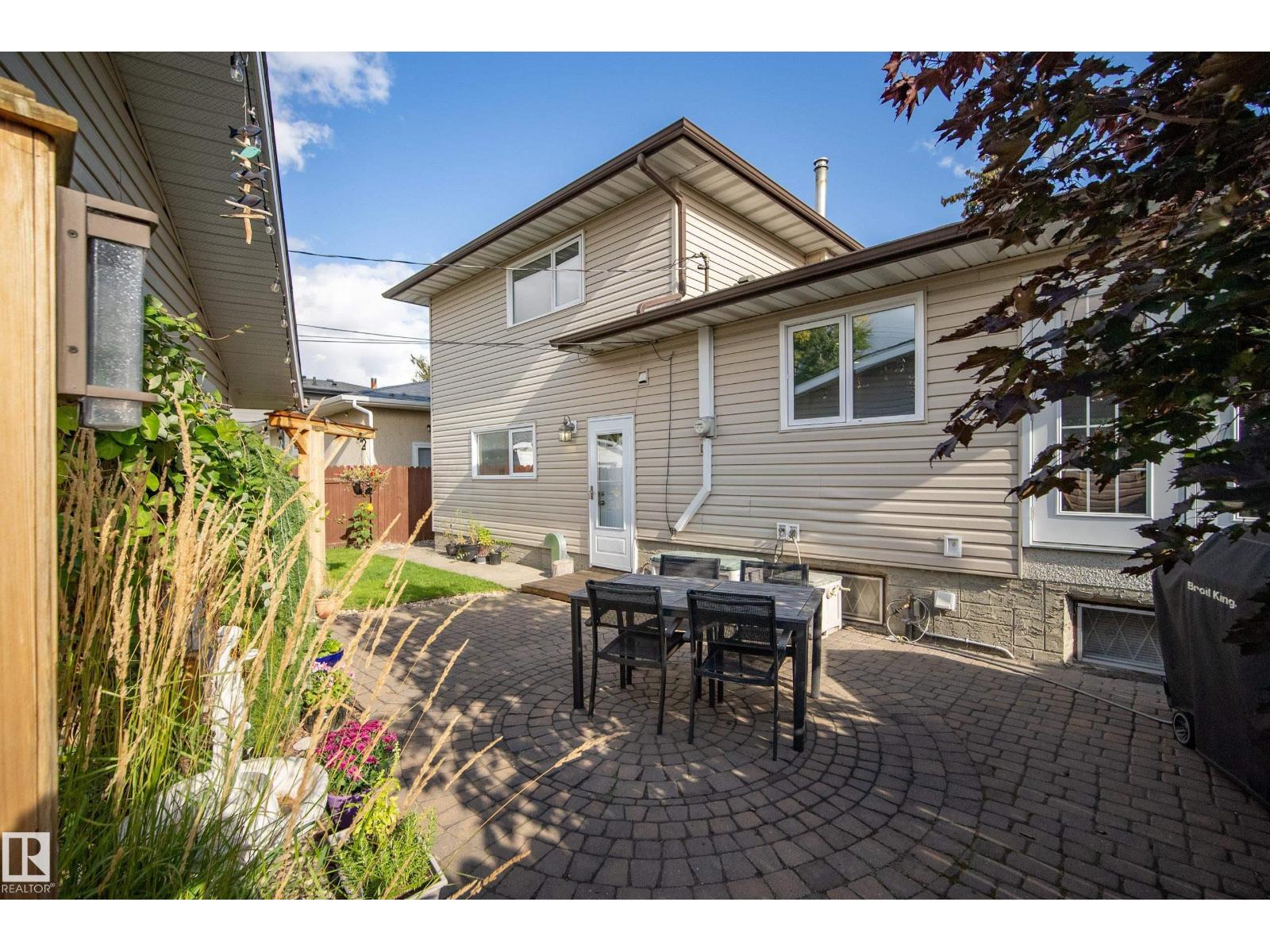 8818 161 ST NW - 40