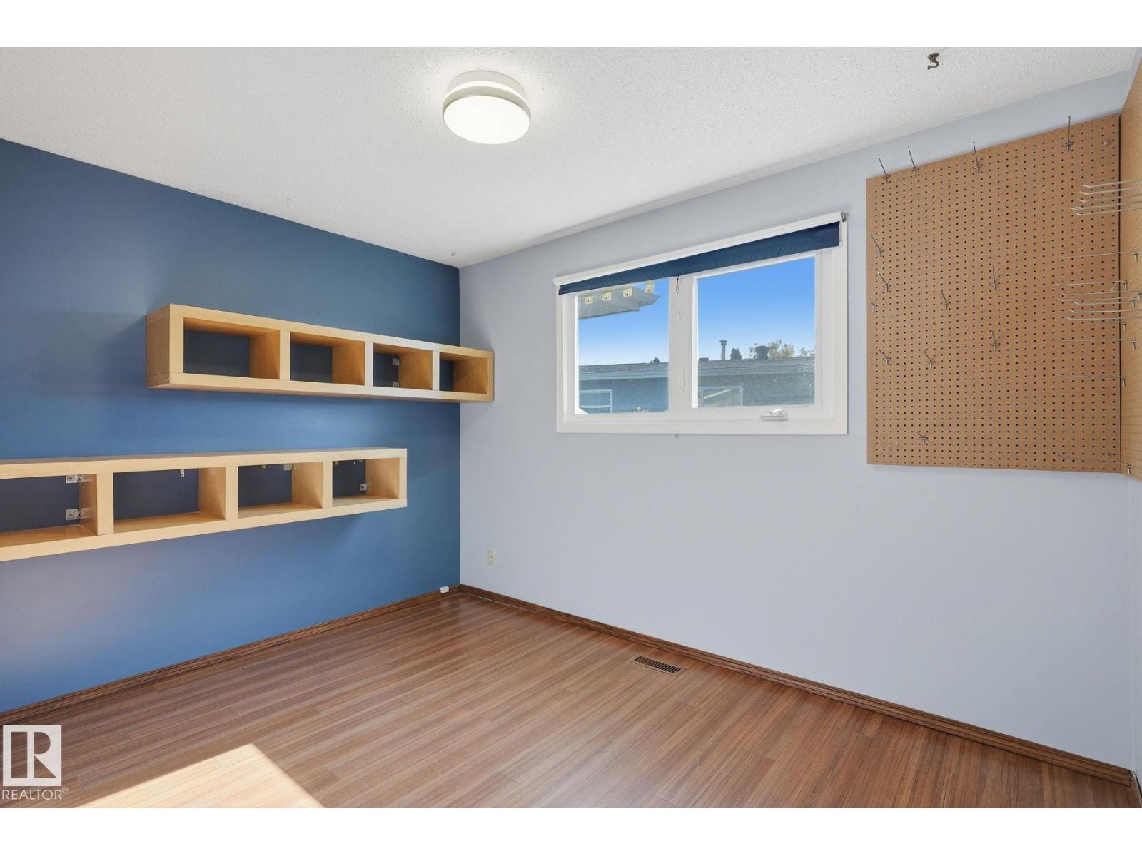 3612 44 ST - 19