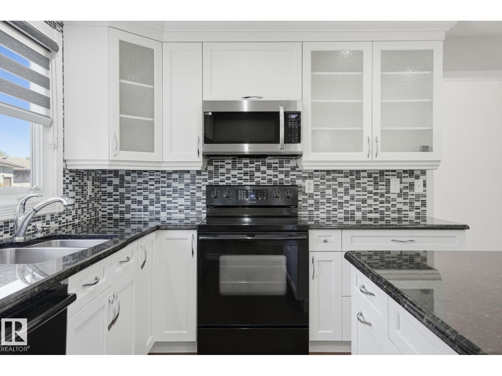 3612 44 ST - 12