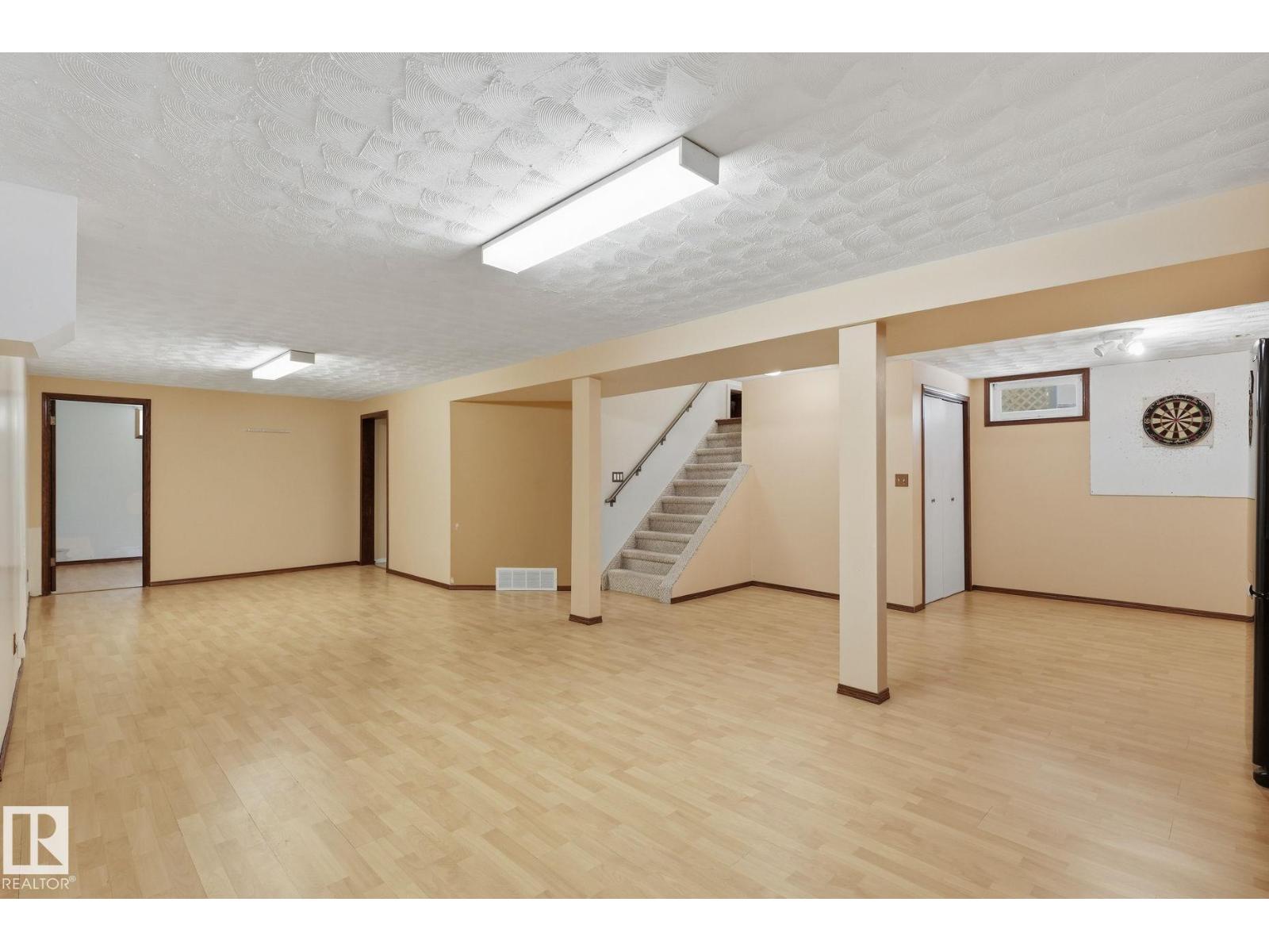 3612 44 ST - 22