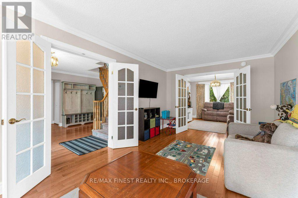 562 SYCAMORE STREET - Image 17