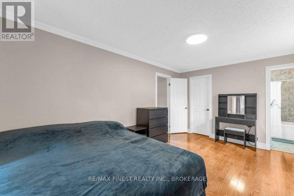 562 SYCAMORE STREET - 26