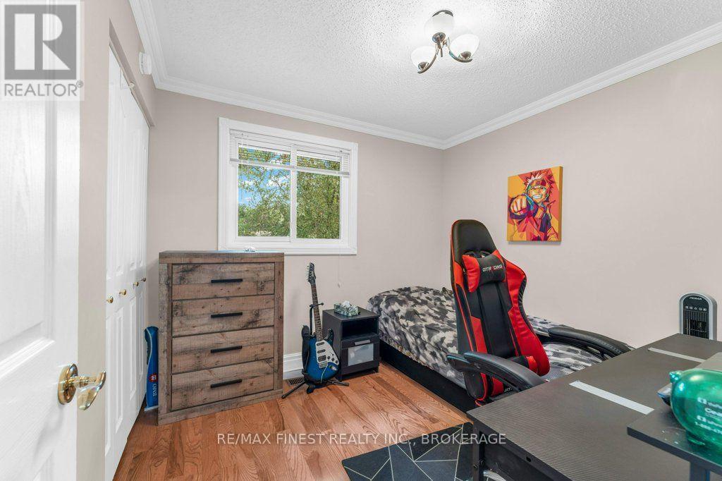 562 SYCAMORE STREET - 32