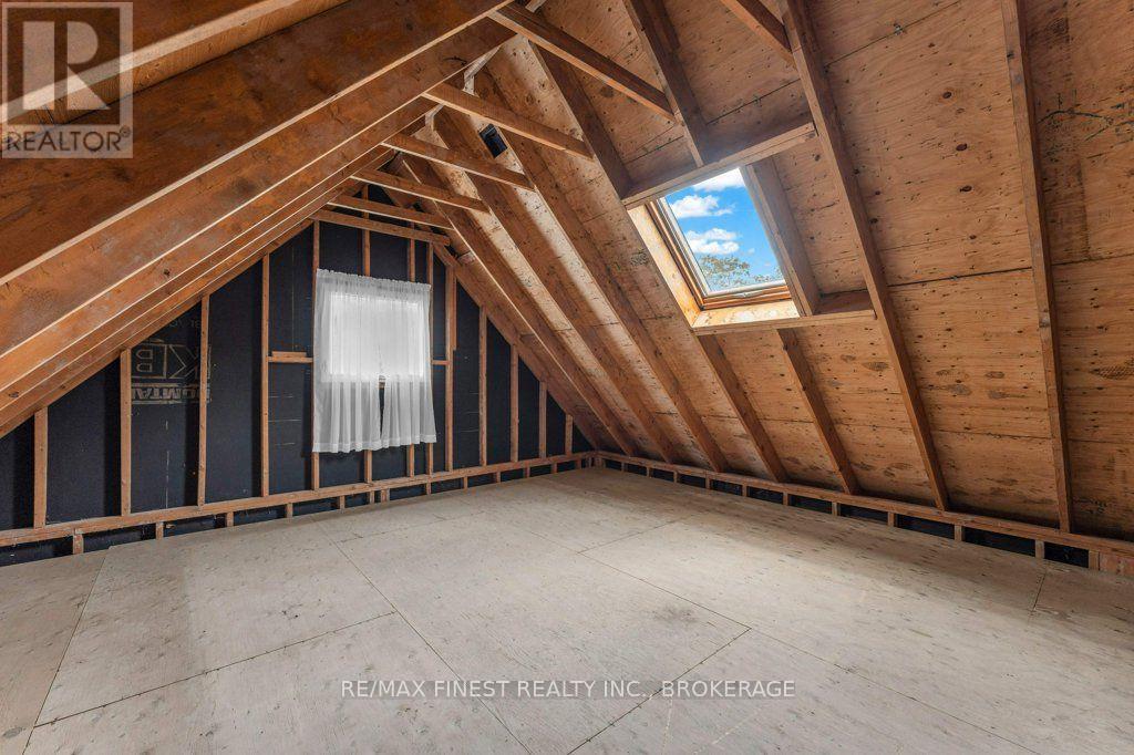 562 SYCAMORE STREET - 38