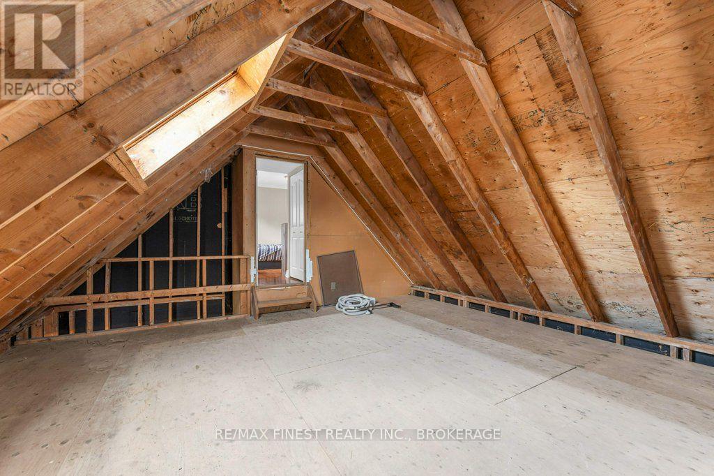 562 SYCAMORE STREET - 39