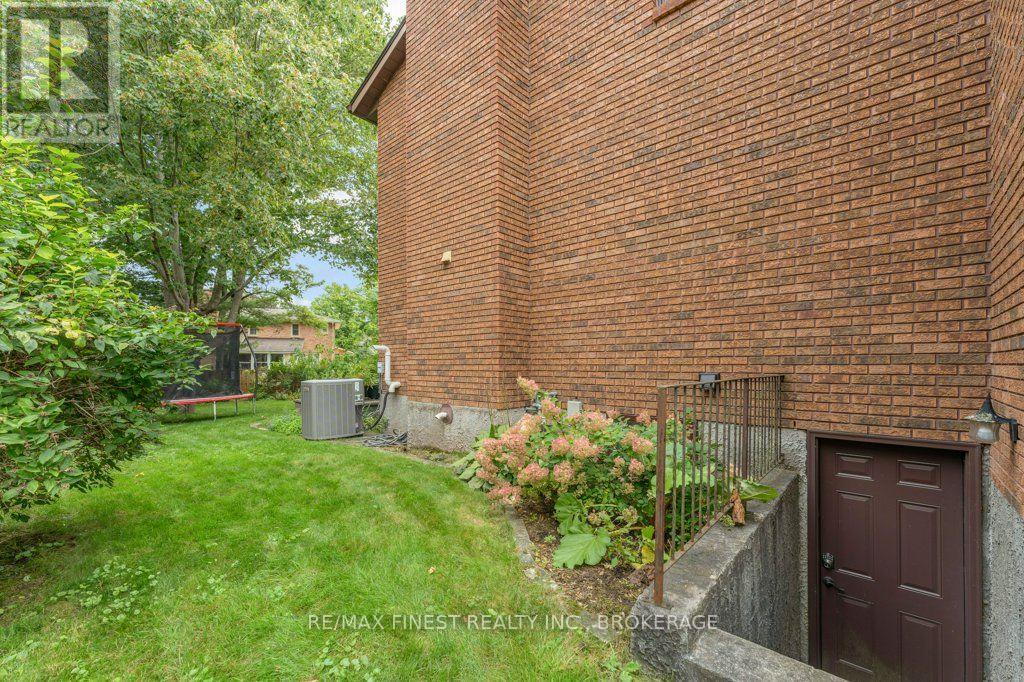 562 SYCAMORE STREET - 40