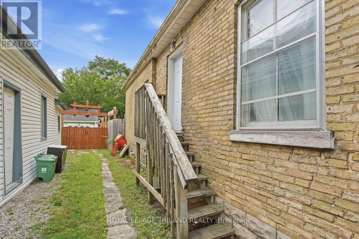 434 ENGLISH STREET - 27