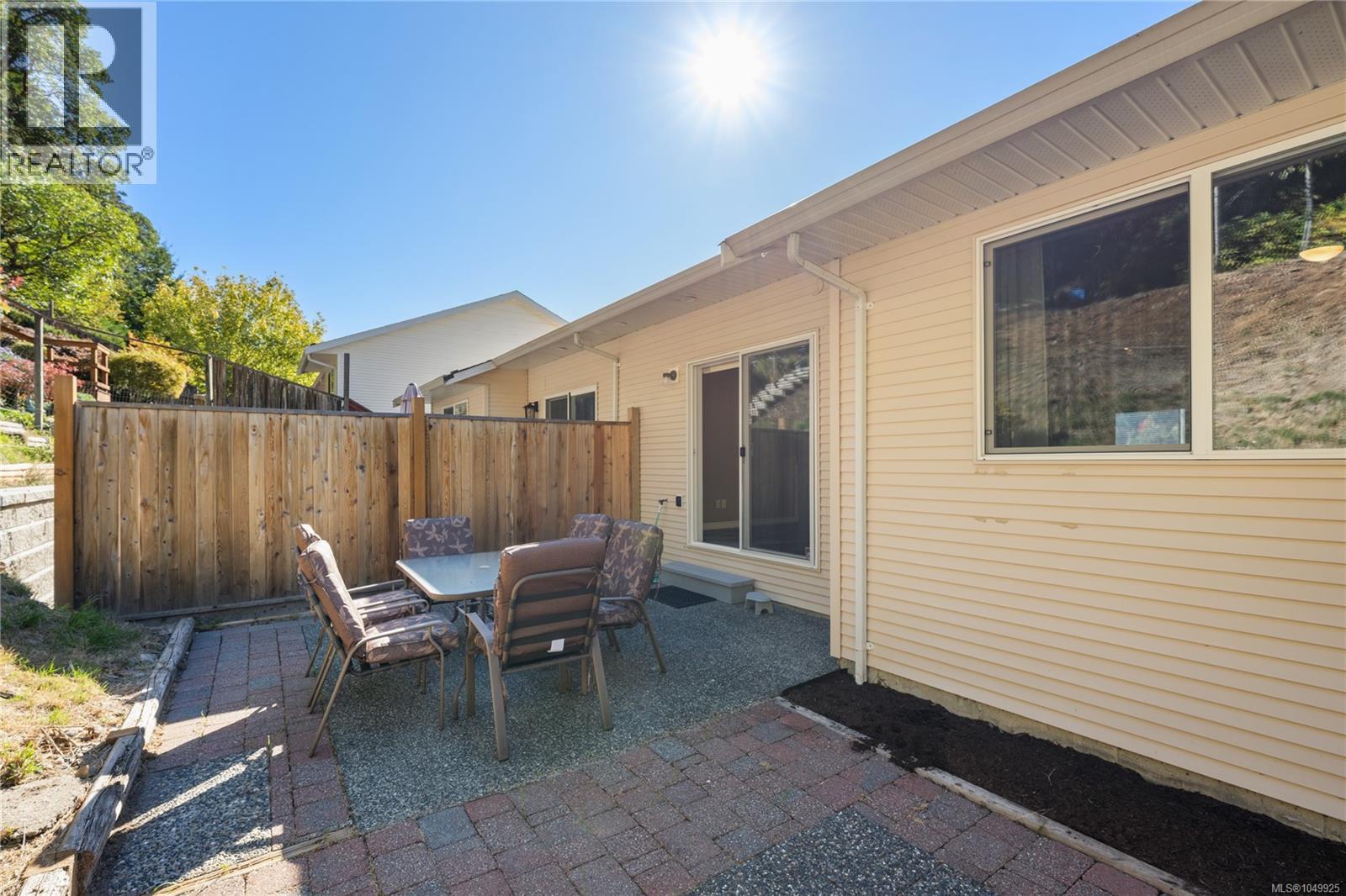 4884 Fairbrook Cres - 3
