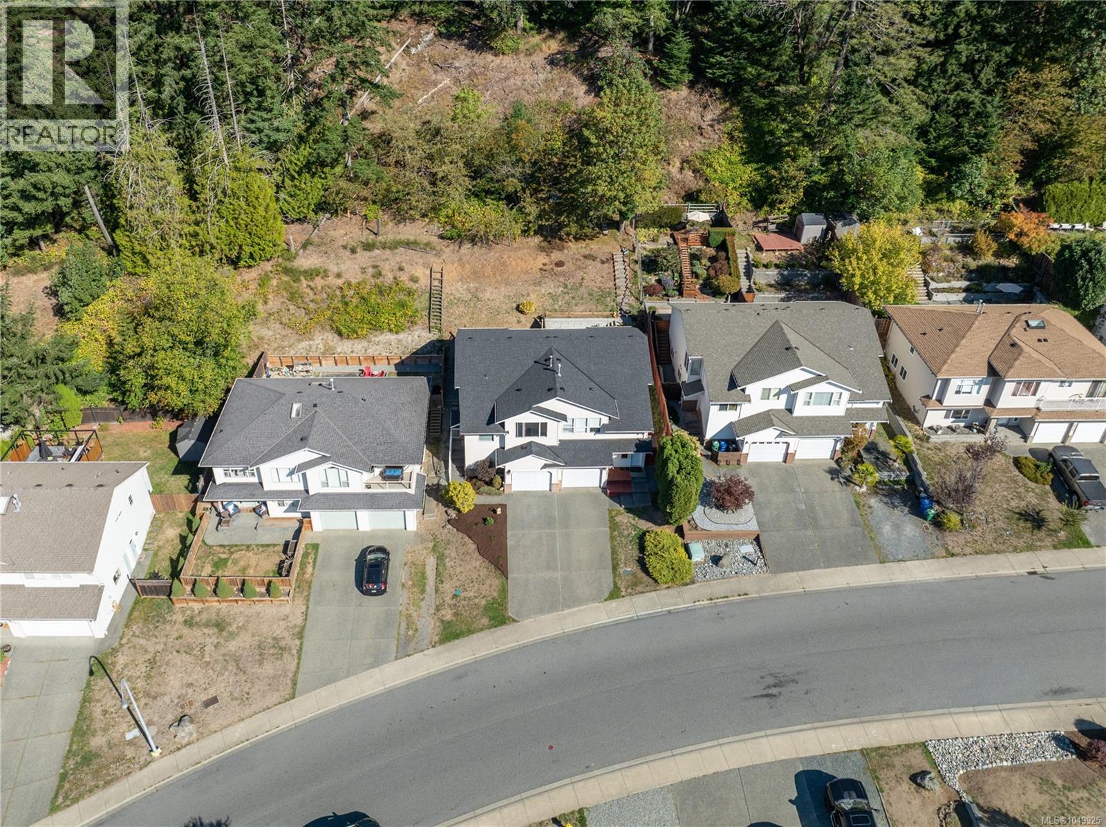 4884 Fairbrook Cres - Image 37