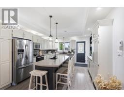 98 Sullivan Avenue thumbnail 8