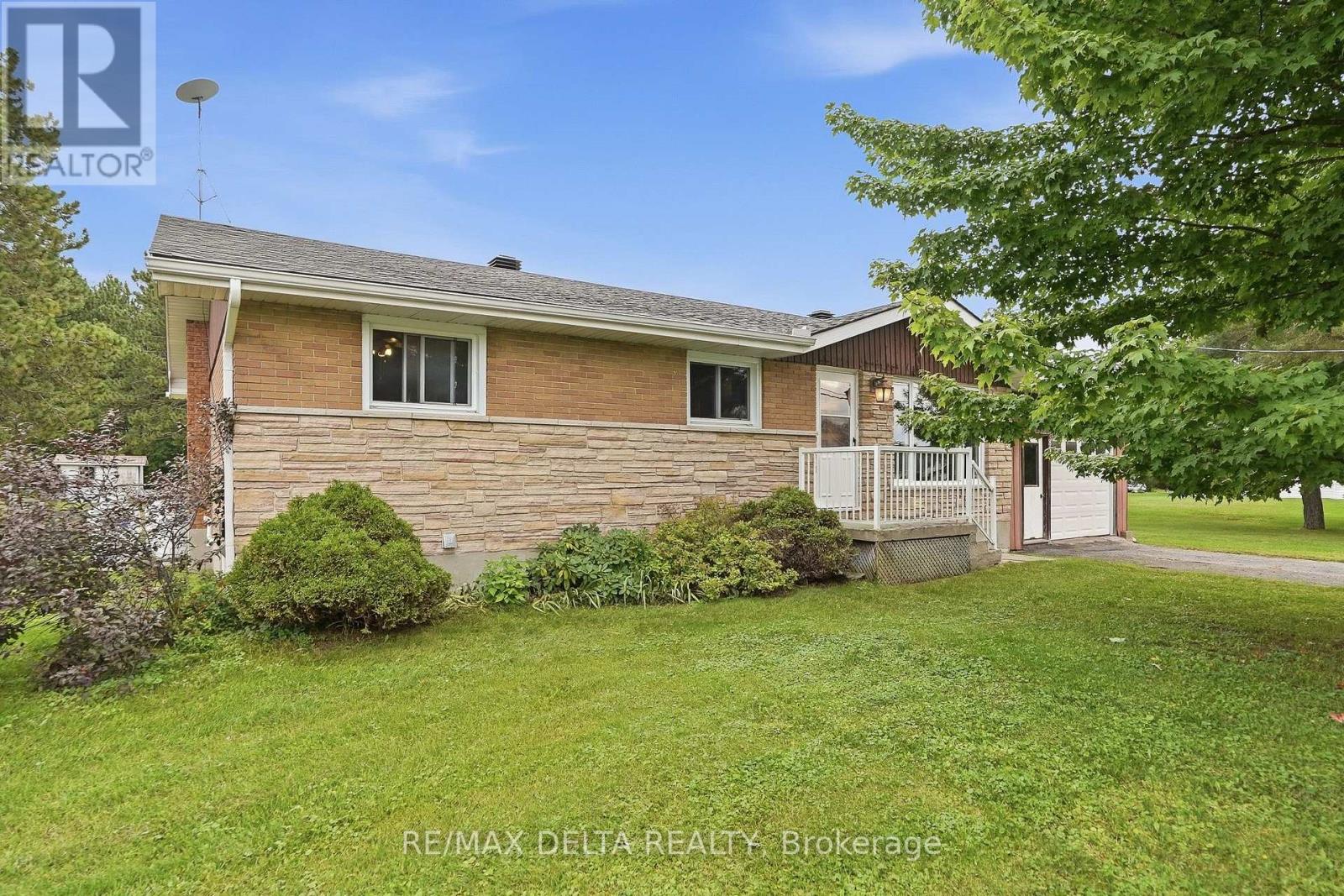 836 CARTIER STREET - 2