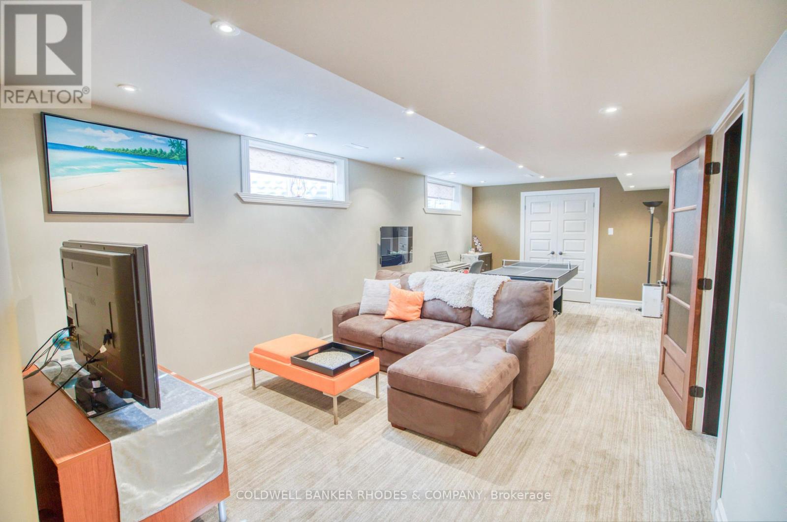 1859 HENNESSY CRESCENT photo 25