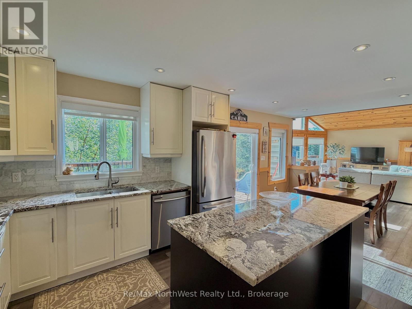 21 CRYSTAL STREET S - 11